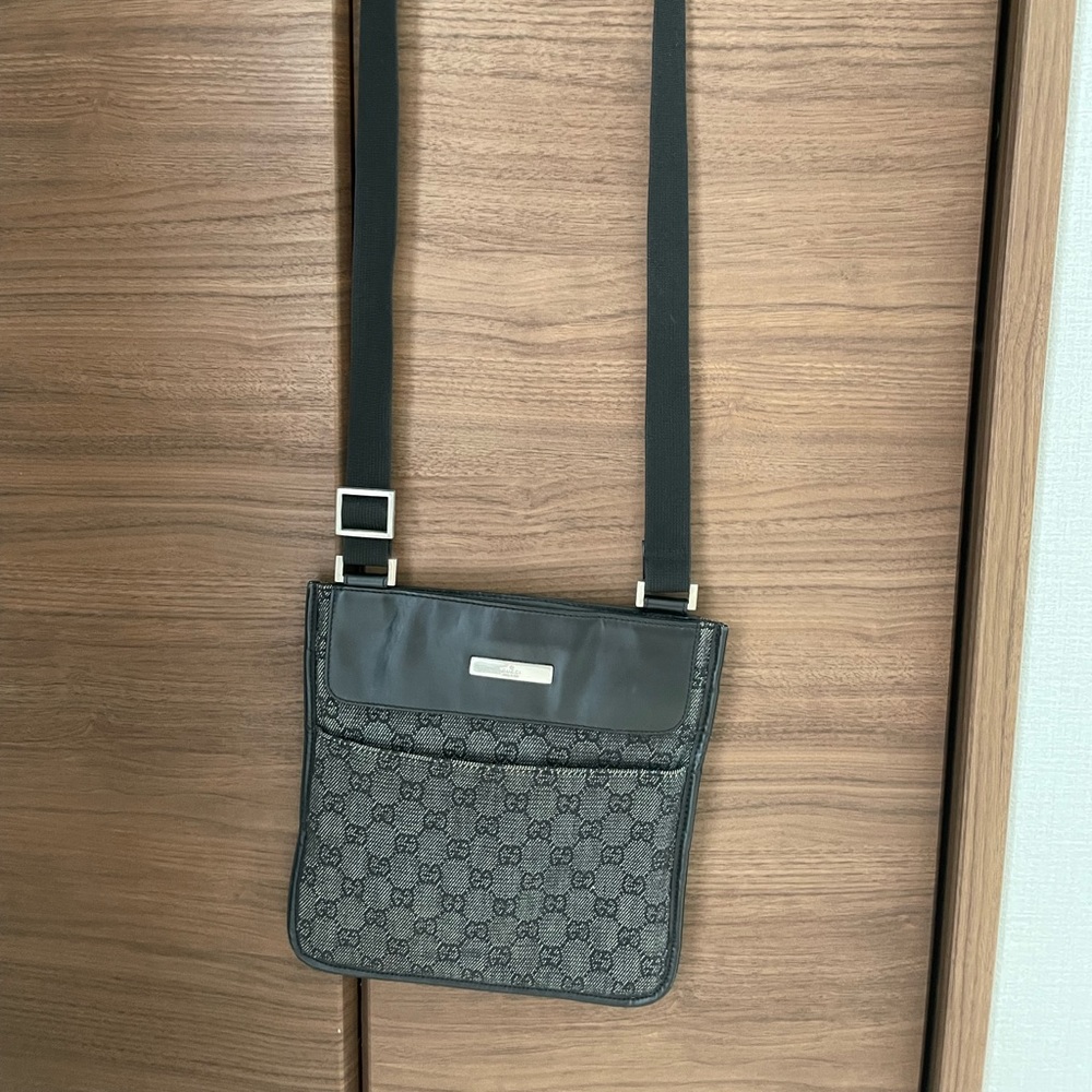 Gucci adjustable shoulder bag